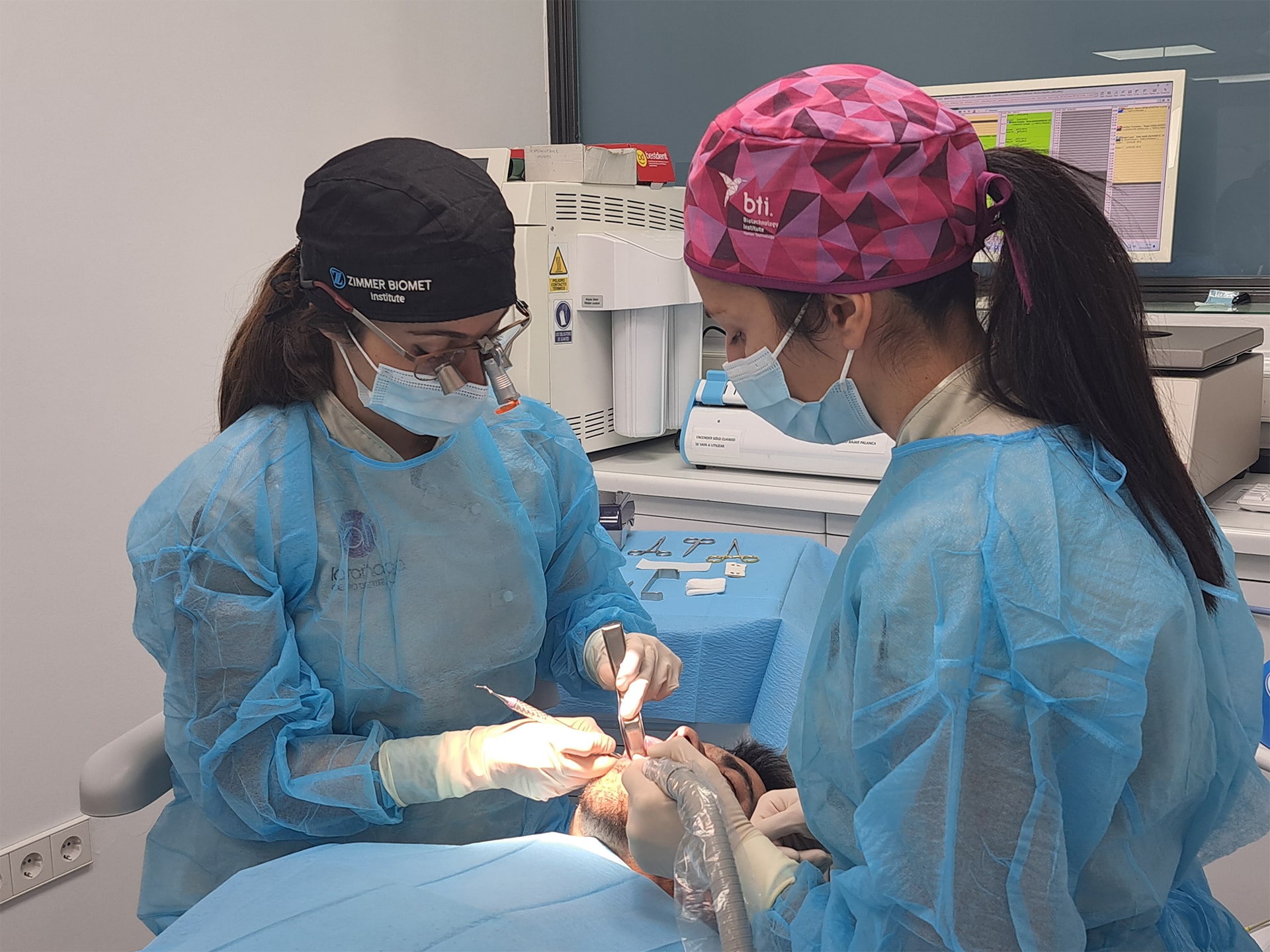 cabecera-cirugia-implantes-dentales