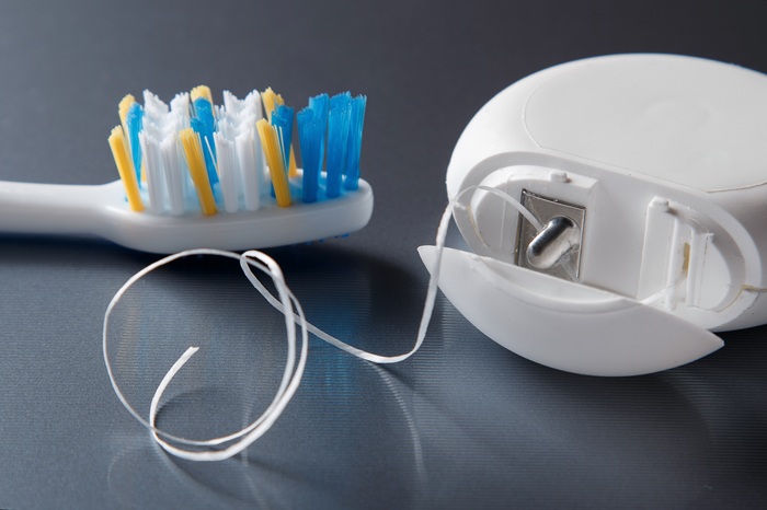 cepillo de dientes e hilo dental | Cuidado Dental | Higiene Bucal | Clínica dental Legazpi