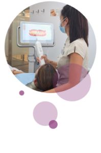 dentista realizando sacando molde digital en 3D | Periodontal tratamiento | Clínicas Odontológicas Madrid | Patología de la atm