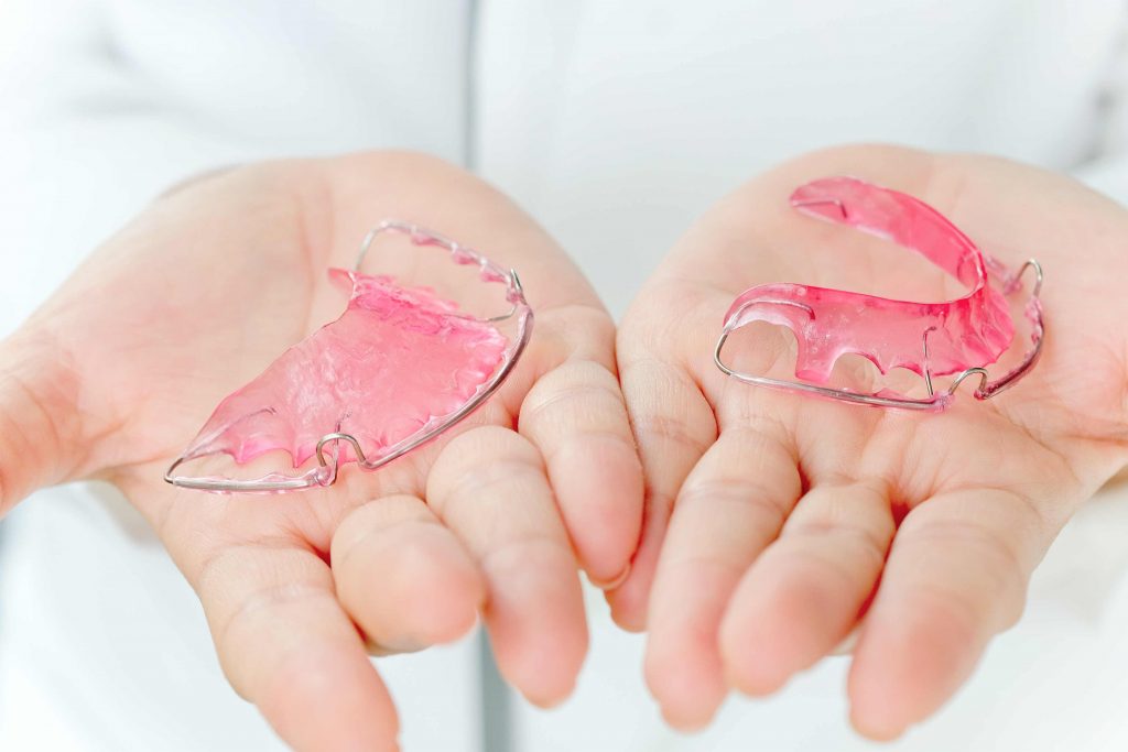 Retenedores de Ortodoncia | Apnea del sueño | Dentista Madrid | Carillas de porcelana | ortodoncia